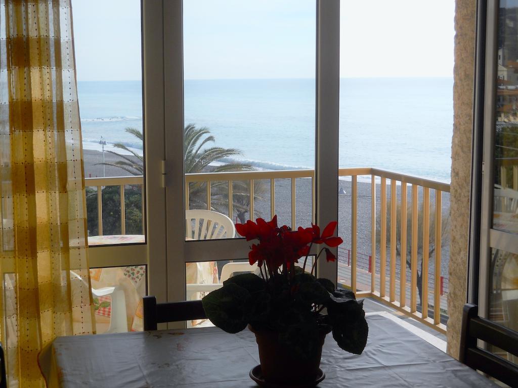 Gaiavacanze Beach Apartment Bordighera Room photo