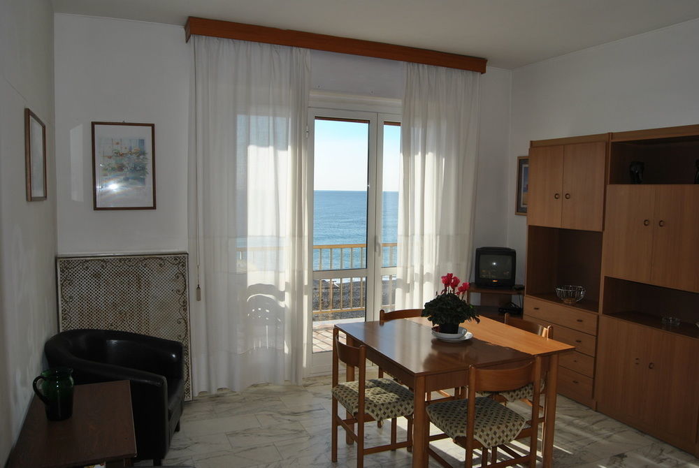 Gaiavacanze Beach Apartment Bordighera Exterior photo
